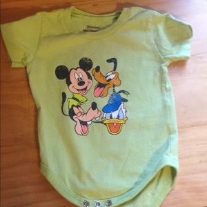 Official Disneyland onesie, GUC, snaps at bottom